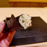 兄弟寿し - 毛ガニ手巻き