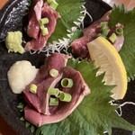 やきとん酒場 新橋とら八 - 肉刺し(小)