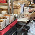 青島飯糰 - 今回も綜合肉鬆（ズォンフゥーファントァン）:油條、肉鬆、薄焼き卵、酸菜などの具材が入りにしました