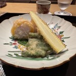 木山 - ◆揚げ物
      メバルの菊揚げケールのソース 
      インゲンとヤングコーンの天ぷら