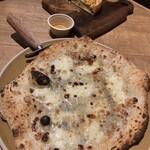 PISOLA - クアトロフォルマッジピザ