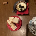 我家我家 - パンとクラムチャウダー風のスープ？