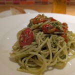 アドゥエパッシ - ツナとパプリカ、バジルの冷製パスタ