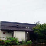 喜一 - 外観、駐車場から。