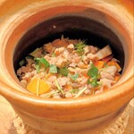 炉ノ骨頂 - 親鳥と根菜の土鍋ご飯 (1780円)
      ⚠ 炊き上がるまでにお時間を要しますので
      オーダーの際は注意です