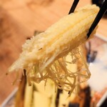 炉ノ骨頂 - 髭まで甘いヤングコーン♪ポキポキと歯触りも楽しい♪
      ⚠ 添えられた粗塩は塩味が強く、つけ過ぎに注意です