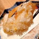 炉ノ骨頂 - 中からはトロ〜っと熱々の具が溢れ
      周りはパルミがたっぷりかかっていて香りがふわっと立ち昇る
      なんとも食欲をそそる逸品