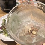 マンゴツリーカフェ - グラスで¥600-ボトルで¥1,800-