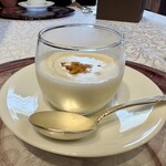 シャトー　ラ・パルム・ドール - じゃがいもの冷製クリームスープ
      　ベーコン風味の大豆チップ