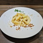 創作イタリアン Gemelli - 青森産林檎とゴルゴンゾーラチーズクリームソースペンネ〜蜂蜜添え〜