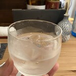 御飯屋 Kino - ノンダクレーさんの芋焼酎ロック✨️
      私も一口戴来ましたが、こちらの芋焼酎甘みと芳ばしさが久しぶりに美味しかった(///ω///)ﾎﾞｯ✨️