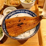 ニホンの食卓 つくみ - 鰻の蒲焼き丼