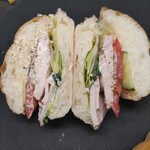 パン工房 麦の里 - チキンサンド(断面)