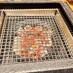 炭火焼肉 牛仁 - 炭火焼肉