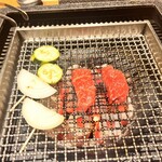 炭火焼肉 牛仁 - 