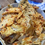 炭焼ホルモン えいた - 浅漬キムチ