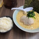 横浜家系ラーメン 魂心家 中央林間店 - 