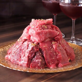 厳選肉が味わえる「肉ケーキ」にて、思い出に残るひとときを演出