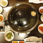 Yakiniku Don-Day - 鍋とテーブルセット