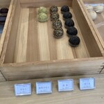 おはぎと大福 - 抹茶きなこ、黒金ごま、黒ごま