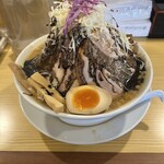 麺屋 ひろまる - 写真で見るのとはまた違った感覚(盛り盛りだけど普通もり)