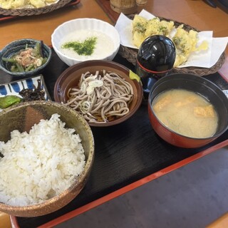 高尾山 とろろそば・とろろめしの日光屋_1