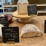 しかたらむかな - 手前：マカダミアコーン　奥：お角