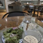 bistrocafe THE FLOWER TABLE - 