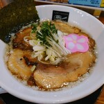 SHIN8 - 令和7年8月 ランチタイム(11:00〜14:00)
背脂塩らーめん 税込910円
ハーフチャーシュー ライン初回登録で無料サービス