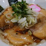 SHIN8 - 令和7年8月 ランチタイム(11:00〜14:00)
背脂塩らーめん 税込910円
ハーフチャーシュー ライン初回登録で無料サービス