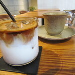 珈琲屋 黒子 - 黒子アイスラテのこのグラデーション♪