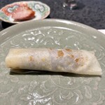 イチリン ハナレ - 北京ダック、揚げパンを砕いた生地で香ばしい北京ダックを巻いたもの