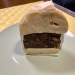 あおの森べーぐる - あんバター。ベーグルの表面には岩塩が。