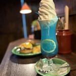 THE GRABBER hamburger pub - 『オレンジチーズバーガー¥2,145』
      『サンセットフロート¥825』