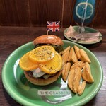 THE GRABBER hamburger pub - 『オレンジチーズバーガー¥2,145』
      『サンセットフロート¥825』