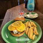 THE GRABBER hamburger pub - 『オレンジチーズバーガー¥2,145』
      『サンセットフロート¥825』