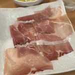 テング酒場 - ハモンセラーノ　429円　てんぐ大ホール同様に、スライサーを導入してて薄切りなのが良し◎400円なら全然ありです