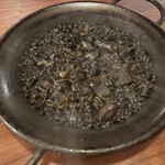 上六ワイン - イカ墨パエリア(絶品)