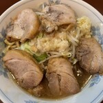 らーめん 陸 - 豚増しらーめん　チャーシューをひろげてみた
