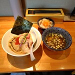 麺家 たけ田 - 黒鮑と真鯛のアカモク水塩つけ麺と自家製トリュフ醤油の卵かけご飯