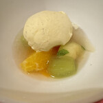 びいどろ - デザートは白ワインでコンポートした果物が美味しい