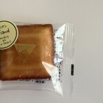 京橋千疋屋製造 直売所 - 四角い焼き菓子って角がかけたり大変らしい