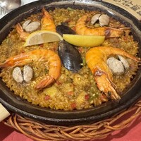 びいどろ 銀座店 - 魚介のパエリア、中に魚介の出汁がすごく効いてるんです。