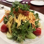 Roy's - 黄色く細いのは硬めのマンゴーだったりする。