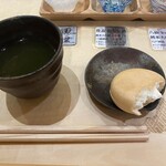 陸奥前鮨 善知鳥 - デザート　日本酒のアイス　塩気と最中のパリパリが美味しかった