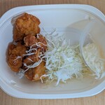日高屋 - 運搬中無惨な姿になったおつまみ唐揚げ(310円)