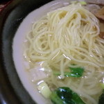 透明湯らーめん 楽や - ストレート細麺