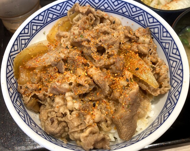 吉野家 4号線松森店 - 黒松（牛丼）の写真