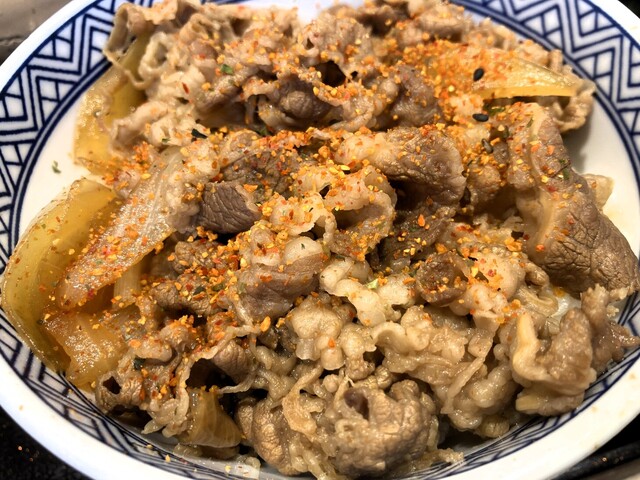 吉野家 4号線松森店 - 黒松（牛丼）の写真