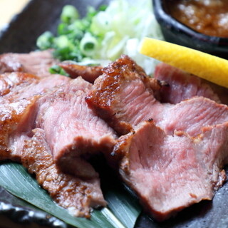 お酒との相性も抜群◎こだわりのもつ焼きや逸品料理を堪能
